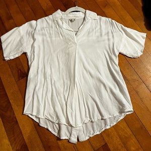 White collared shirt sleeve shirt